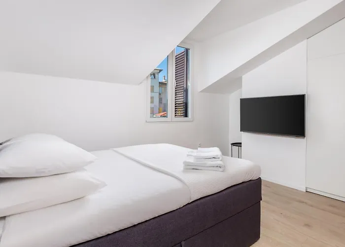 Pearl, Center * أوباتيا